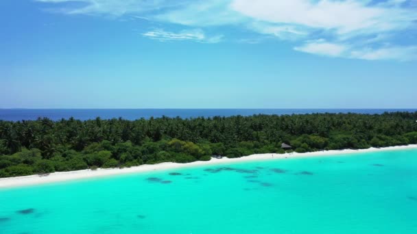 Turkusowa Płytka Woda Zieloną Wyspą Dookoła Widok Drona Wycieczka Antigui — Wideo stockowe