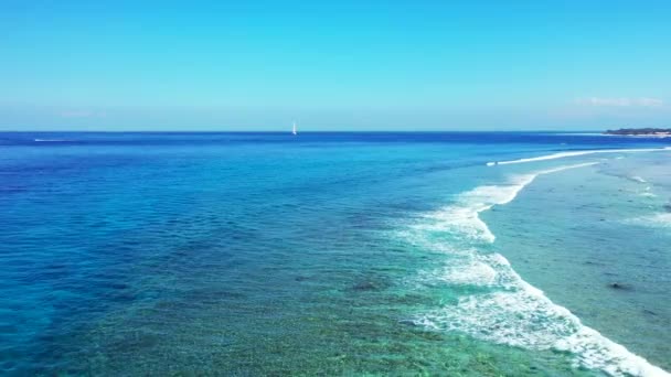 海の波を動かす インドネシアのバリの熱帯の楽園 — ストック動画