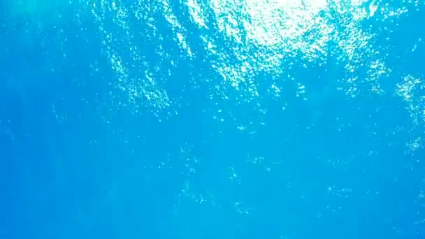 Modèle turquoise vibrant de la mer ondulée. Voyage d'été à Bali .