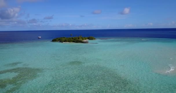 Seelandschaft Mit Kleiner Insel Sommerszene Auf Den Bahamas Karibik — Stockvideo