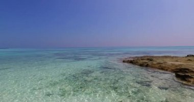 Sakin deniz manzarası. Güney Asya 'da Maldivler Tatili.