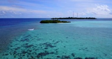 Bulutlu gökyüzü ile deniz arka planı. Güney Asya, Maldivler 'de yaz deniz manzarası.
