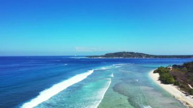 Dalgalı deniz manzarası. Endonezya Bali 'nin Idyllic doğası.