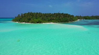 Küçük cennet adasının insansız hava aracı görüntüsü. Fiji, Okyanusya 'da yaz manzarası.