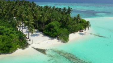 Adanın en üst manzarası. Endonezya 'ya yaz yolculuğu.