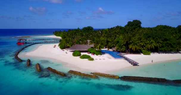 Luchtfoto Van Eiland Met Golfbrekers Tropisch Paradijs Van Bali Indonesië — Stockvideo