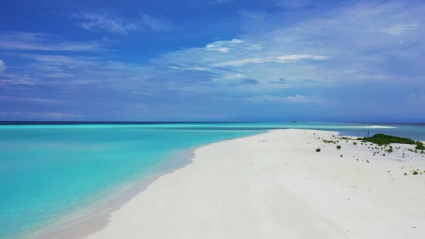 Exotisk Ensam Med Vit Sand Och Klart Turkost Hav Maldiverna — Stockvideo