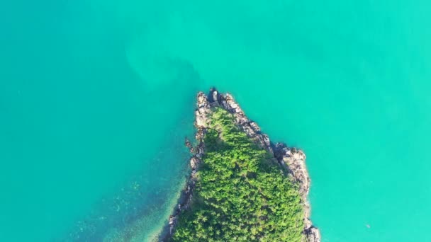 鸟瞰着生机勃勃的清澈大海 有沙洲和绿岛 法属波利尼西亚Bora Bora的自然背景 — 图库视频影像