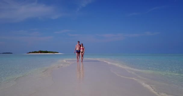 Pareja Romántica Playa Tropical — Vídeo de stock