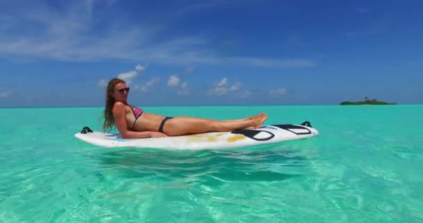 Joven Chica Atractiva Supboard Océano — Vídeo de stock
