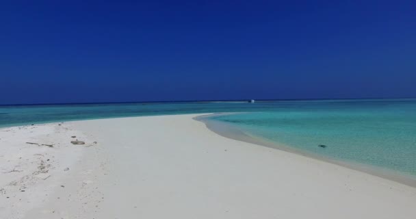 カリブ海のバルバドスの青い海と白い砂の海岸線と磁気色 — ストック動画