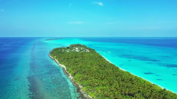 Lebendiges Türkisfarbenes Meer Mit Grüner Tropischer Insel Urlaub Auf Bali — Stockvideo