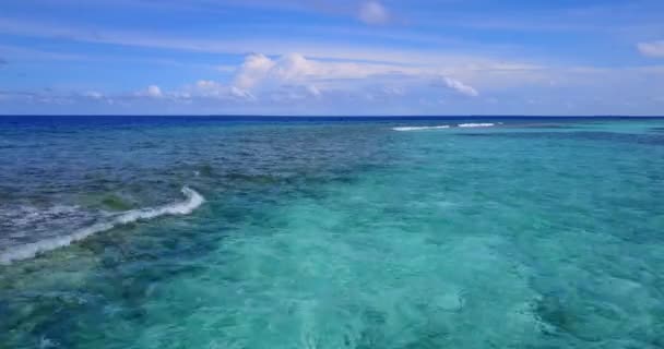 Ondas Claras Mar Durante Dia Férias Exóticas Bali Indonésia — Vídeo de Stock