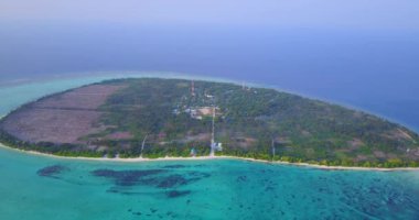 Deniz manzaralı İHA 'dan manzara. Endonezya, Bali 'deki egzotik manzara.  