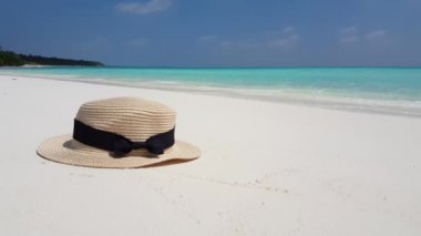 Gündüz vakti sakin bir deniz kıyısı. Barbados, Karayipler 'e tropik gezi. 