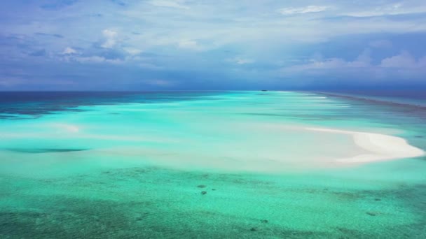 Берег Бирюзовый Длинным Белым Песчаным Пляжем Каникулы Мальдивах Южная Азия — стоковое видео