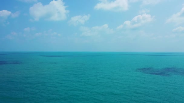泰国Koh Samui美丽的绿水和蔚蓝蔚蓝的天空 — 图库视频影像