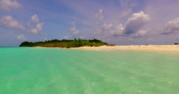 Zielone Morze Wyspą Rano Letnia Sceneria Malediwów — Wideo stockowe