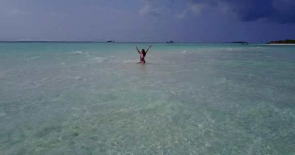 Felice Spiaggia Estate Divertente Bikini Donna Sulla Fantastica Sabbia Bianca — Video Stock