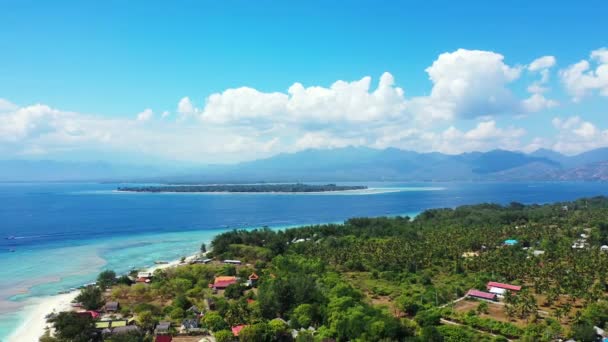Pohled Skalnaté Pobřeží Modré Moře Tropicky Obydleného Ostrova Cestování Bora — Stock video