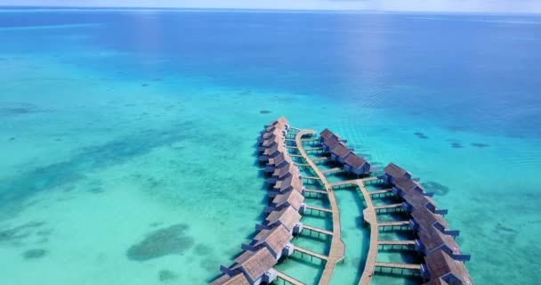Vista Aérea Bangalôs Mar Azul Turquesa Viagem Verão Indonésia — Vídeo de Stock