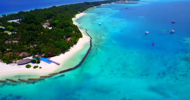 Bovenaanzicht Van Groen Klein Aziatisch Eiland Zomervakantie Indonesië — Stockvideo