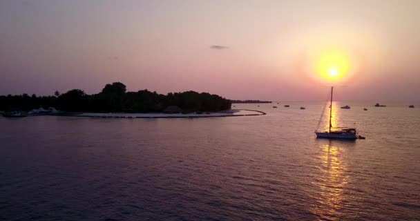 Tropik Adanın Yakınında Açık Pembe Gün Batımı Maldivler Yaz Tatili — Stok video