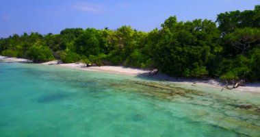 Turkuaz suyu olan bir yaz adası. Tayland, Asya 'nın tropikal doğası