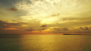 Parlak altın saat. Dominik Cumhuriyeti, Karayipler 'de yaz manzarası.