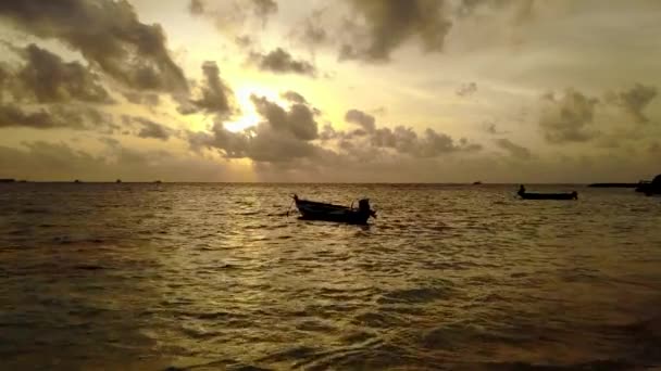 Deniz Kenarında Sarı Gün Batımı Tayland Yaz Yolculuğu — Stok video
