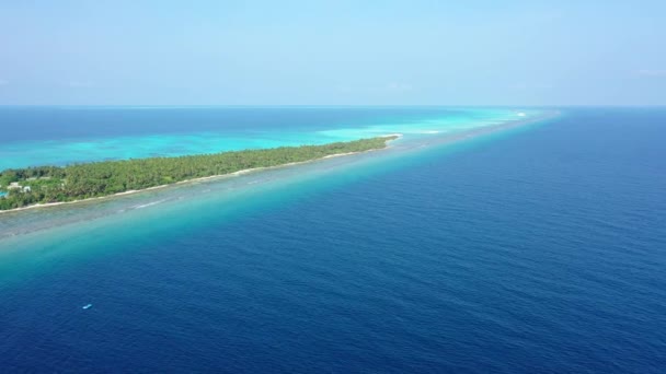 Živé Tyrkysové Moře Podél Zeleného Tropického Ostrova Slunečná Příroda Bora — Stock video