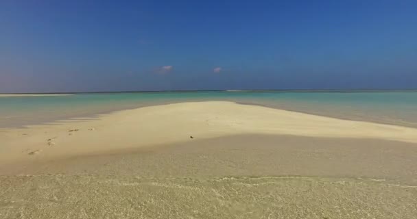 Acqua Bassa Bordatura Sabbia Gialla Trascorrere Una Vacanza Bali Indonesia — Video Stock