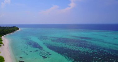 Sakin ve sıcak bir havada deniz manzarası. Endonezya, Bali 'de yaz tatili.  