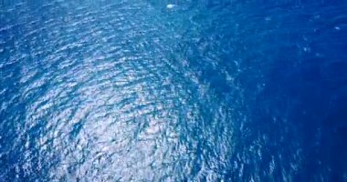 Mavi dalgalı deniz yüzeyi - doğal su arka planı. Endonezya, Bali 'deki Doğa Manzarası.  