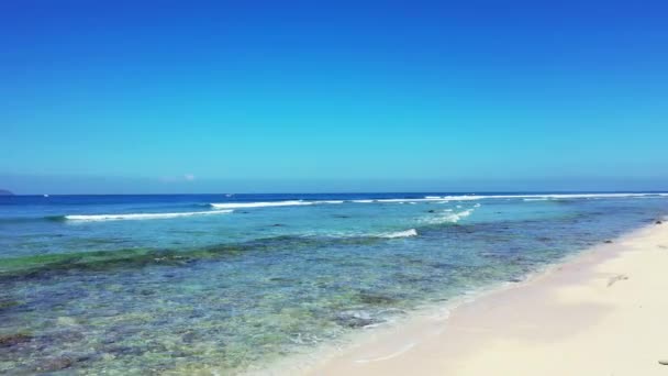 Línea Costa Durante Día Verano Disfrutando Vacaciones Tropicales Bali Indonesia — Vídeo de stock