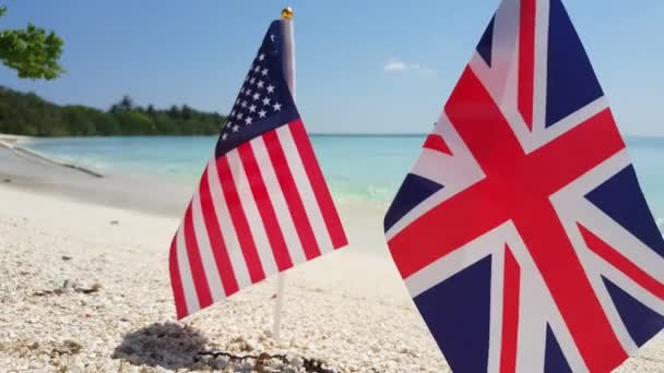 National Flag United Kingdom Flag United States America Beach Background — Stock Video