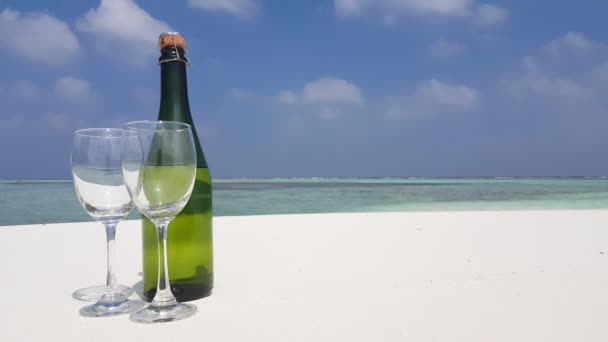 Szampan Okularach Plaży Letni Krajobraz Morski Malediwach Azja Południowa — Wideo stockowe