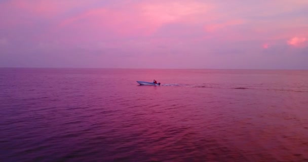 Boot Beweegt Bij Heldere Roze Zonsondergang Zomertijd Ontspannen Bali — Stockvideo