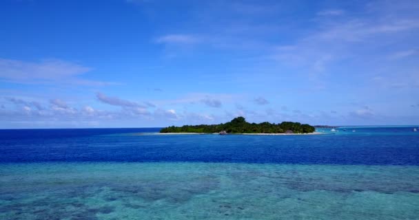 有岛屿背景的蓝色海滨 澳大利亚 大洋洲的景象 — 图库视频影像