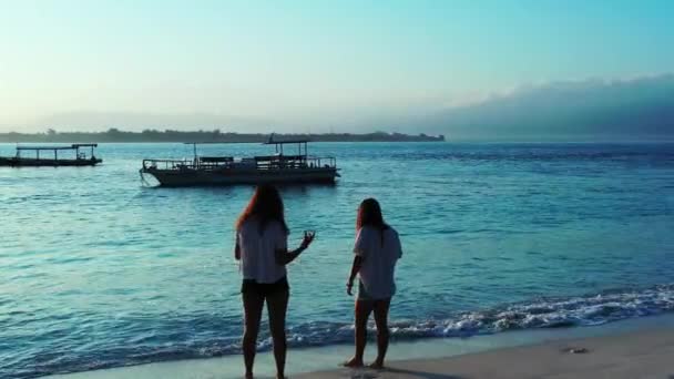 해변의 아름다운 여자들 — 비디오