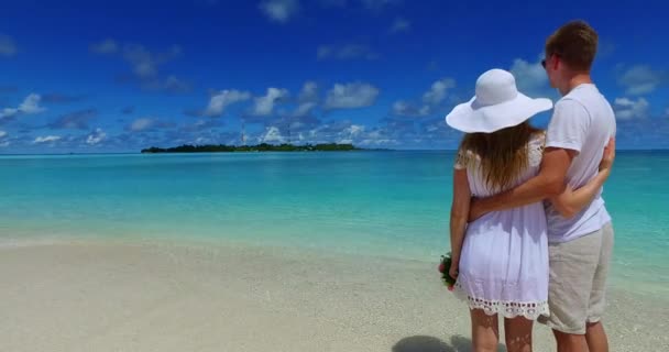 Romantic Couple Tropical Beach — Stock Video