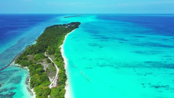 Isla Verde Bordeando Con Agua Turquesa Brillante Paisajes Exóticos Bali — Vídeo de stock