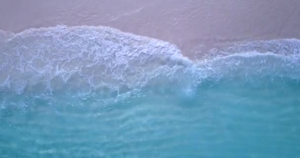 Küste Mit Beweglichen Wellen Aussichtsreiche Aussicht Auf Das Meer Auf — Stockvideo