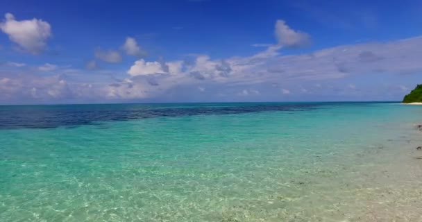 浅い海の水を見て タイのサムイ島への夏の旅行 アジア — ストック動画
