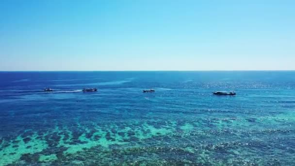Motorové Čluny Pohybující Během Dne Modrém Moři Tropická Cesta Bali — Stock video