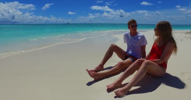 Couple Romantique Sur Plage Tropicale — Video