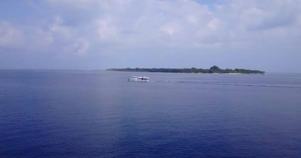 Boot Bewegt Sich Blauen Meer Mit Inselhintergrund Sommerurlaub Thailand Asien — Stockvideo