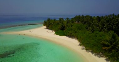 Ada boyunca dalgalar var. Endonezya, Bali 'de yaz tatili. 