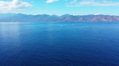 Parlak renklerde deniz pelerini. Barbados, Karayipler 'e egzotik yolculuk. 