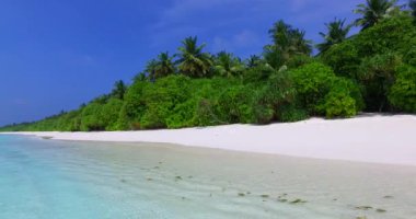 Sabahın erken saatlerinde kıyı şeridi. Hawaii, ABD 'ye seyahat. 